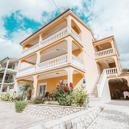 Apartments Vukic Цриквеница Экстерьер фото